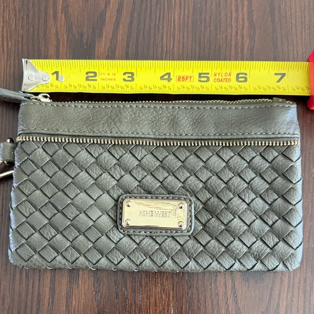 Nine West Olive Green Woven Faux Leather Zip Wristlet Clutch NWOT